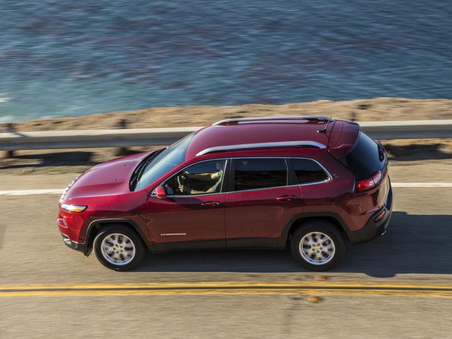  Jeep Cherokee Latitude 2013 года  (фото 2 из 9)